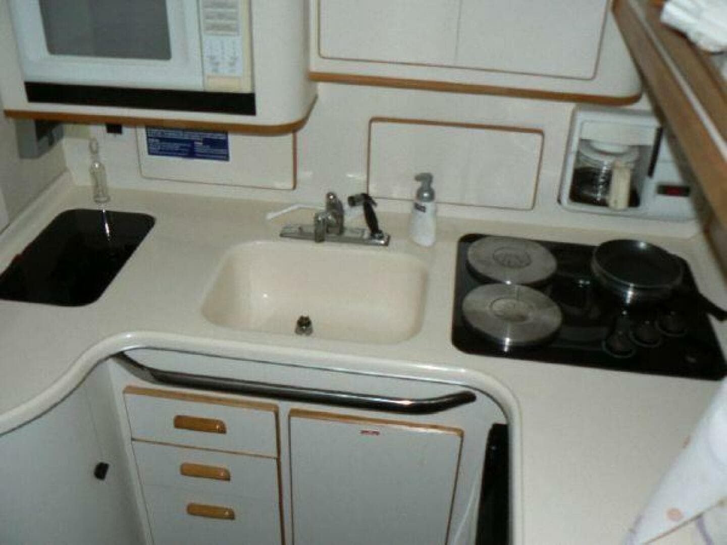 1993 Sea Ray 370 Sedan Bridge