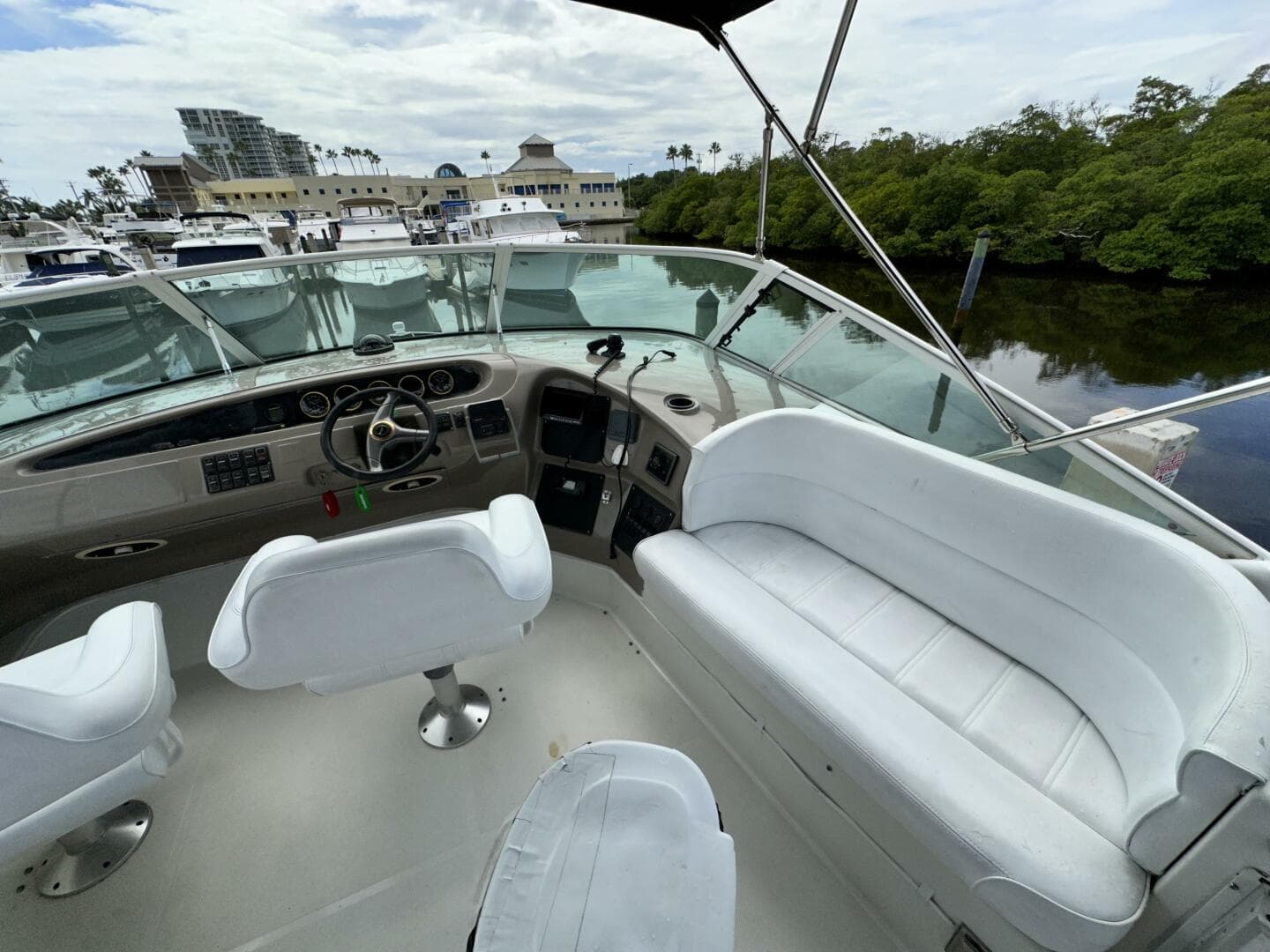1999 Carver 450 Pilothouse