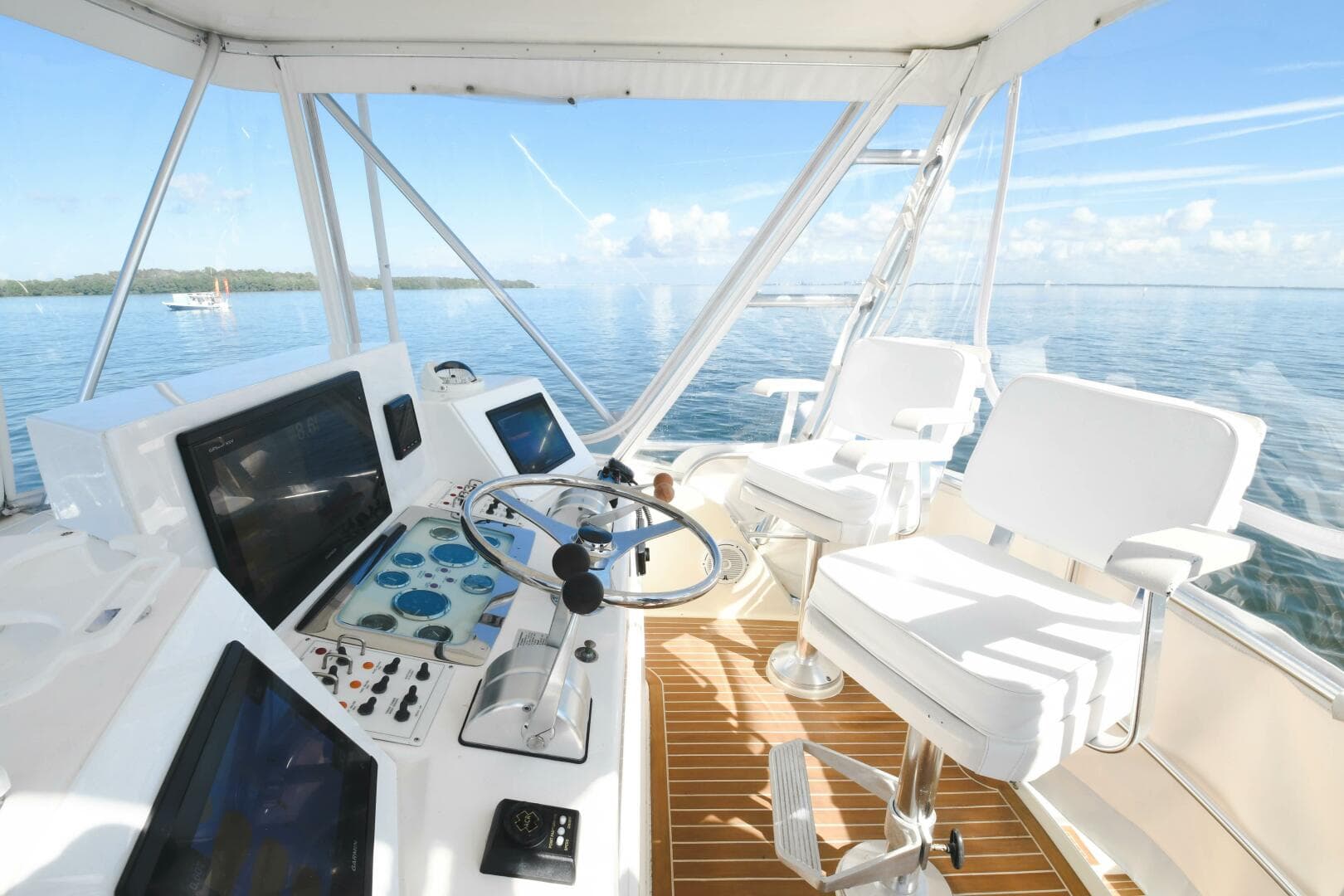 2001 35 Cabo Flybridge - VIKINGOS - Helm