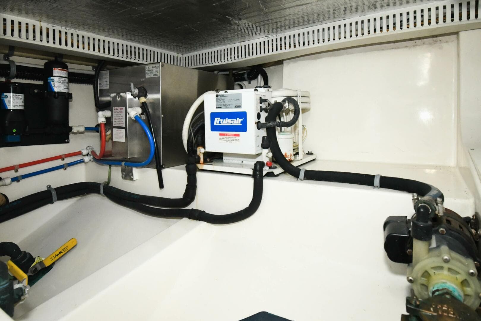 2001 35 Cabo Flybridge - VIKINGOS - Engine Room