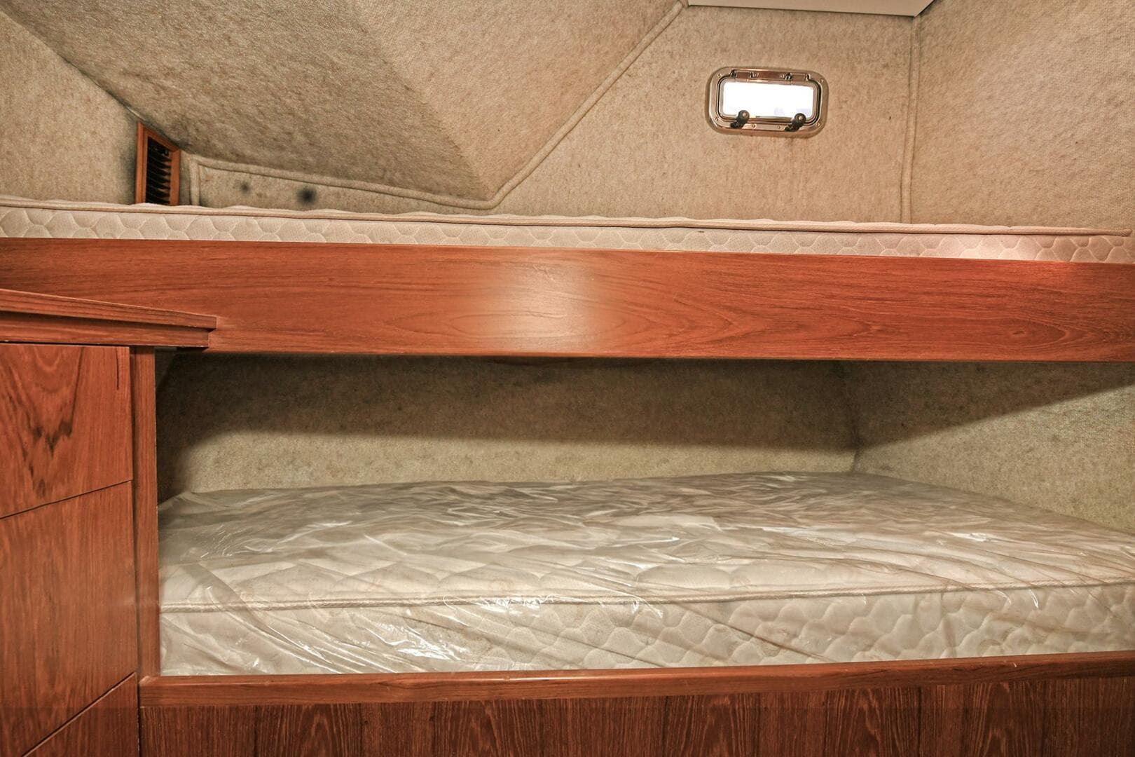 2000 Torres 48 Enclosed Bridge