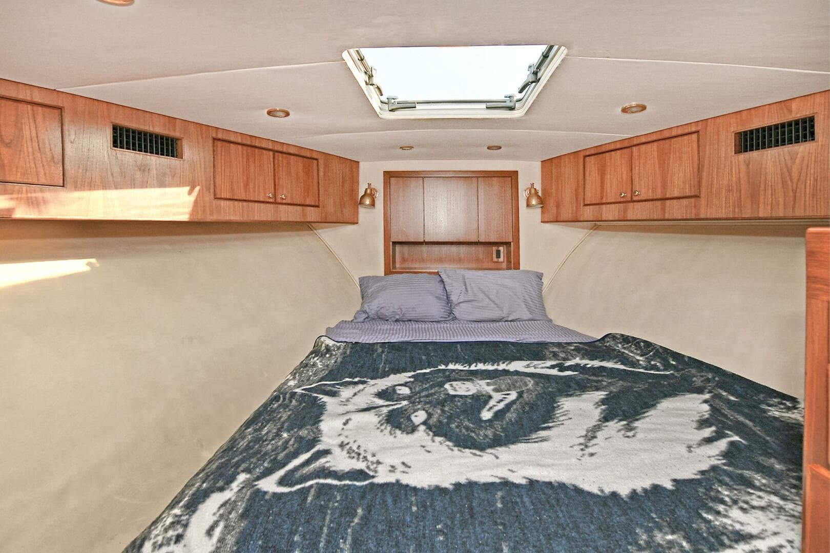 2000 Torres 48 Enclosed Bridge