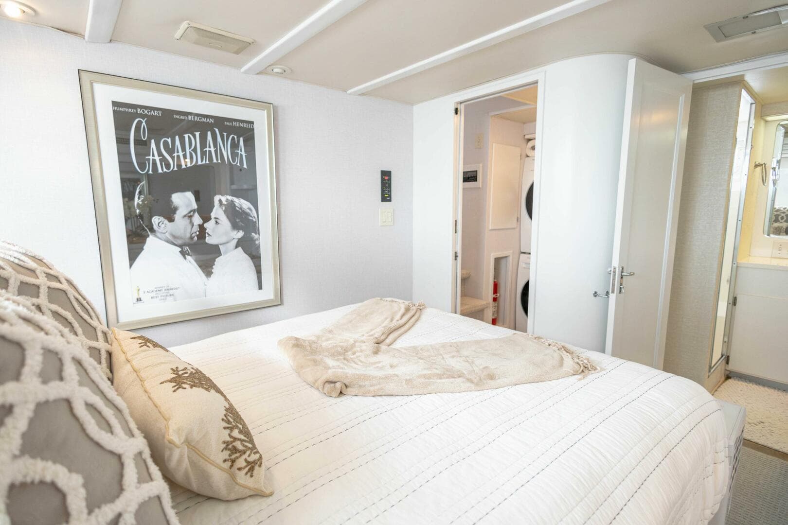 1989 Hatteras Cockpit Motor Yacht