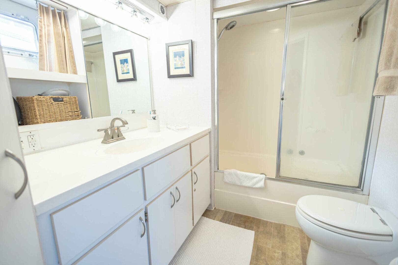 1989 Hatteras Cockpit Motor Yacht