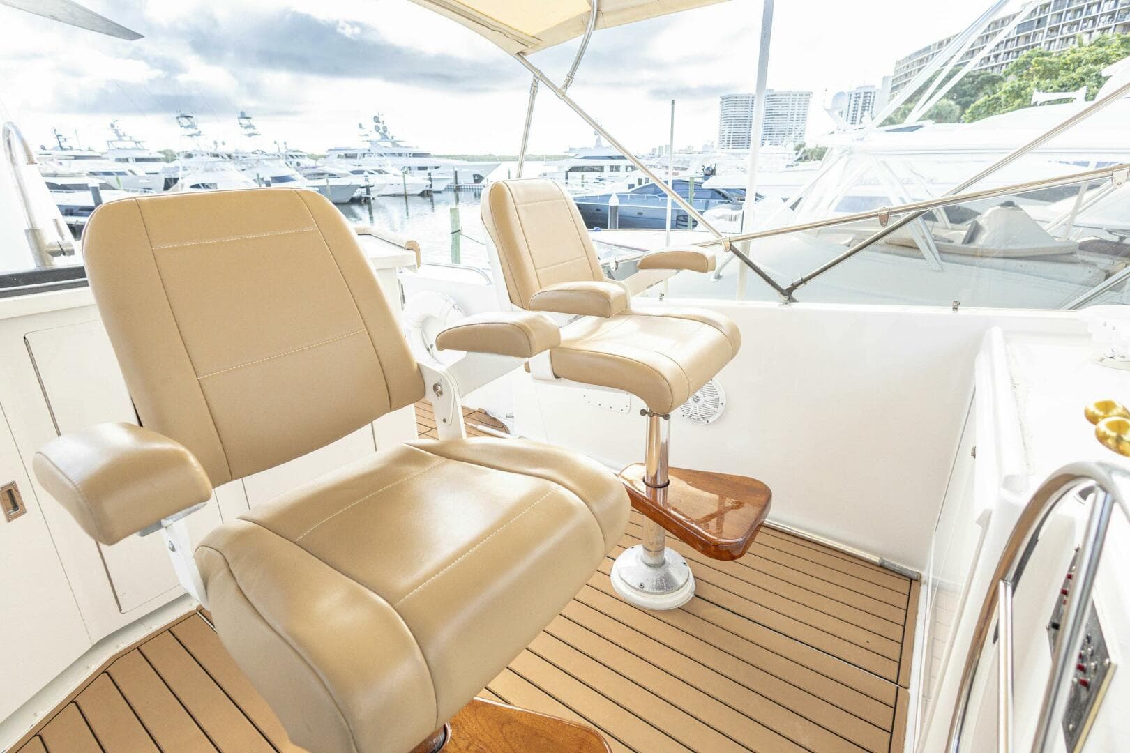 1989 Hatteras Cockpit Motor Yacht