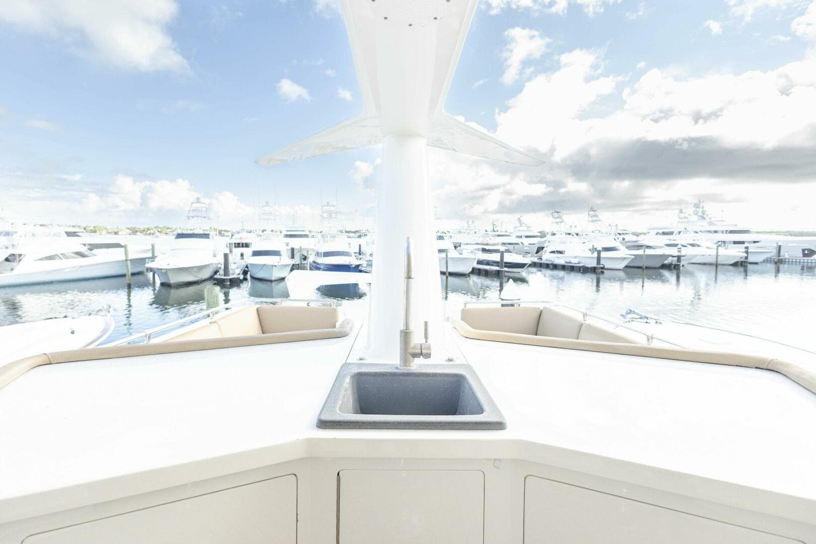 1989 Hatteras Cockpit Motor Yacht