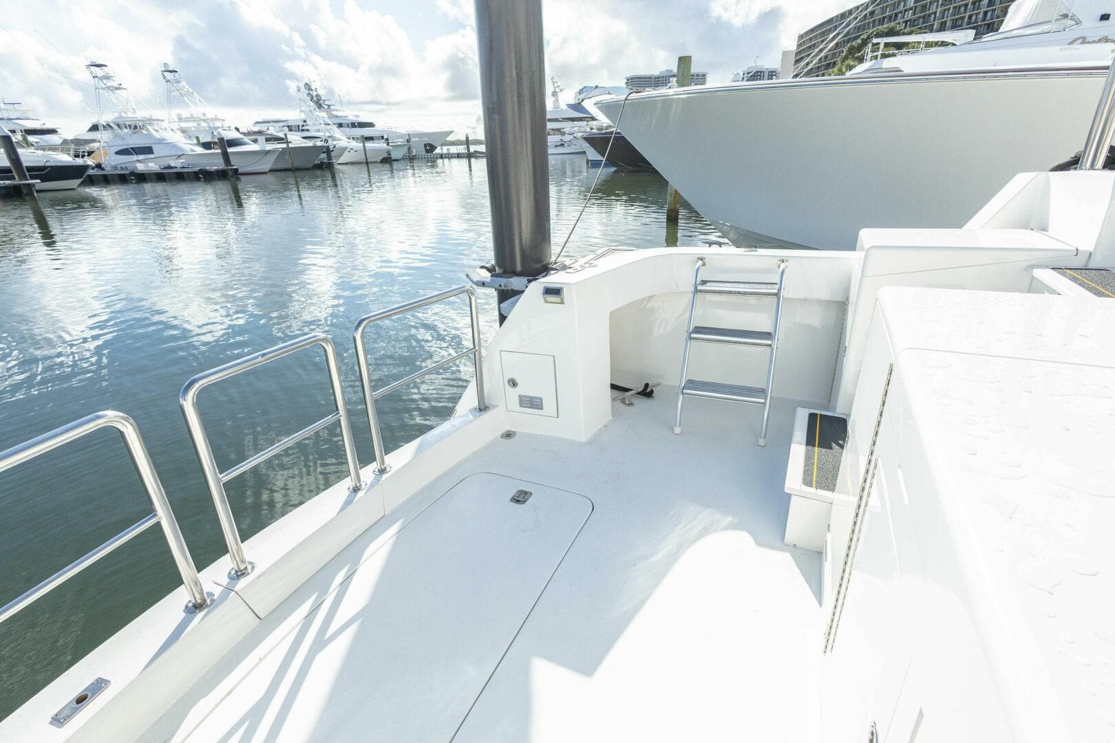1989 Hatteras Cockpit Motor Yacht
