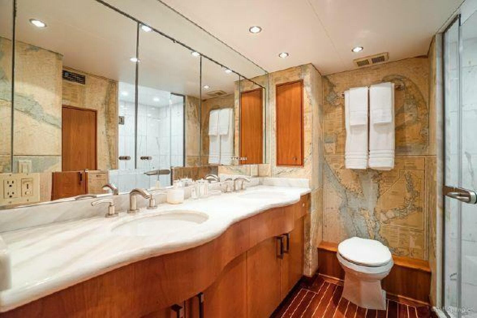 2008 77 Enclosed Bridge "Desperado"-Master Head