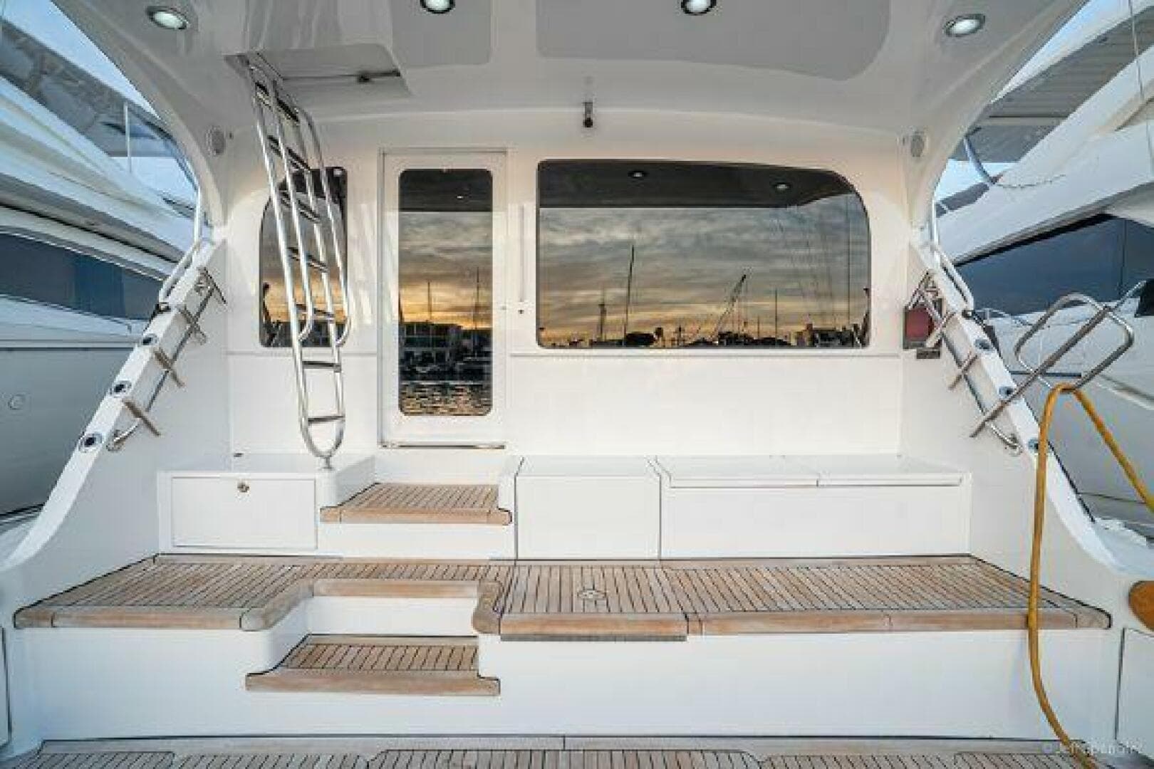 2008 77 Enclosed Bridge "Desperado"-Cockpit