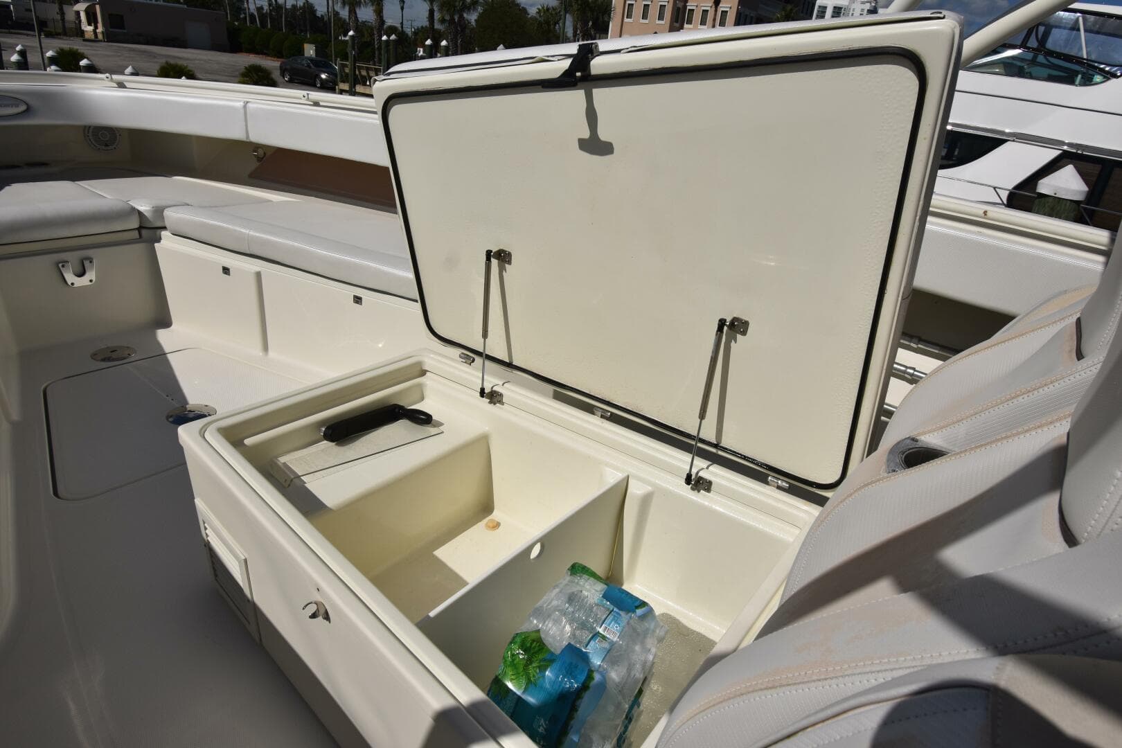 2012 42 Hydra-Sports SF - A Salt Weapon - Forward Storage