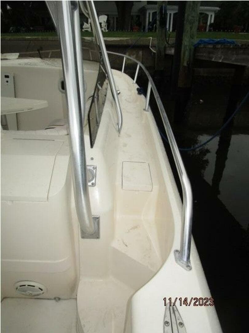 34' Intrepid starboard side deck2