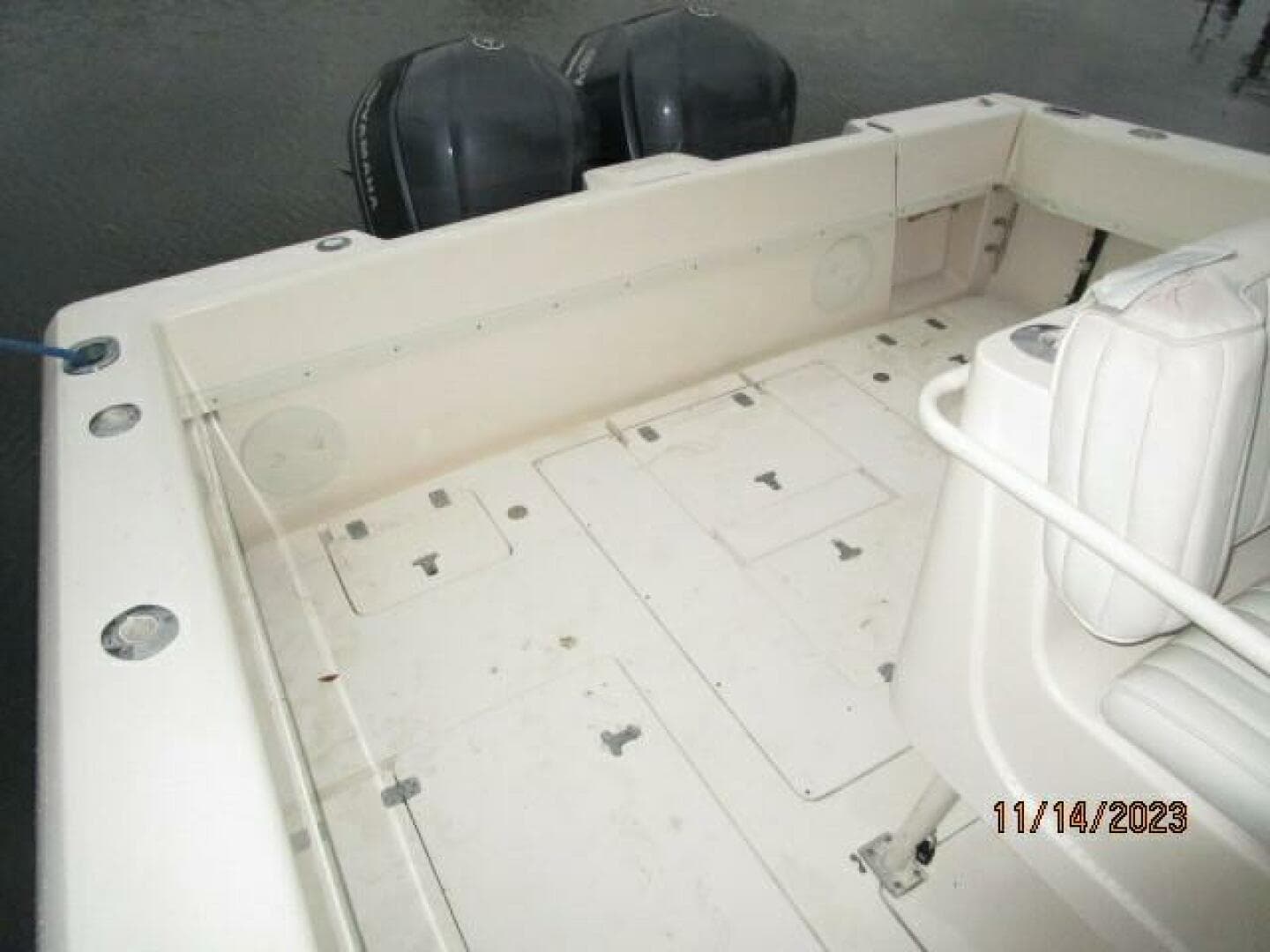 34' Intrpeid cockpit2