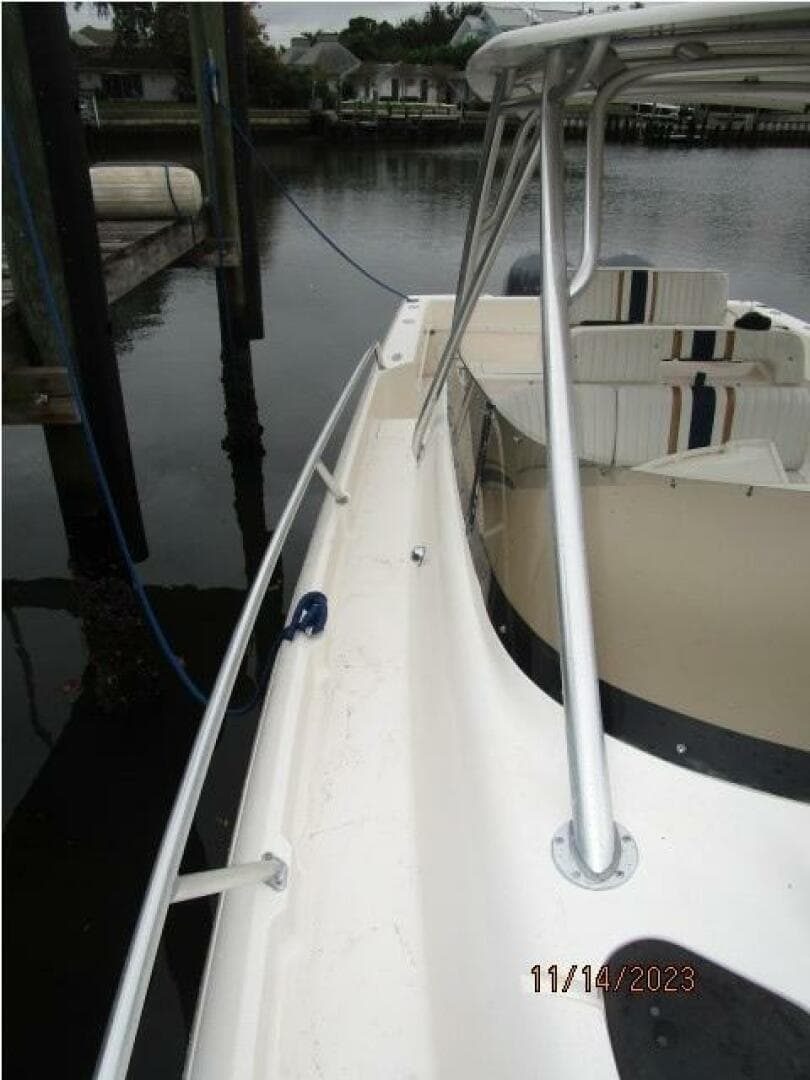 34' Intrepid side deck1