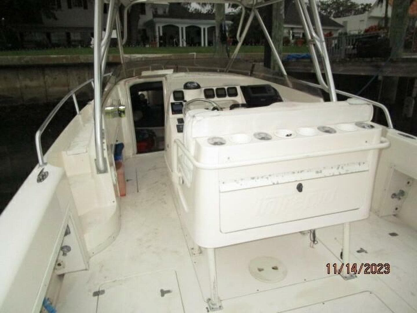 34' Intrepid cockpit forward
