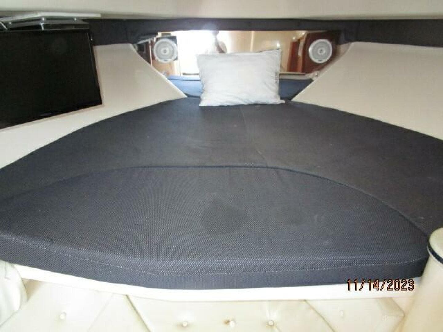 34' Intrepid cabin berth