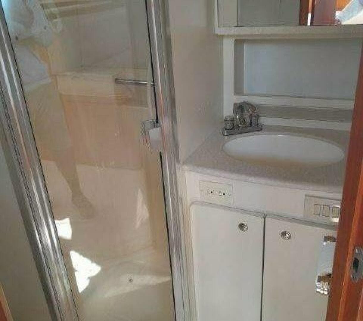 2002 Silverton 330 Sport Bridge