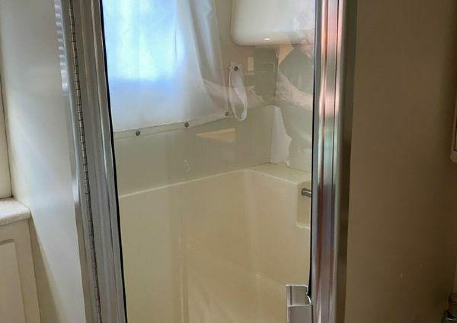 2002 Silverton 330 Sport Bridge