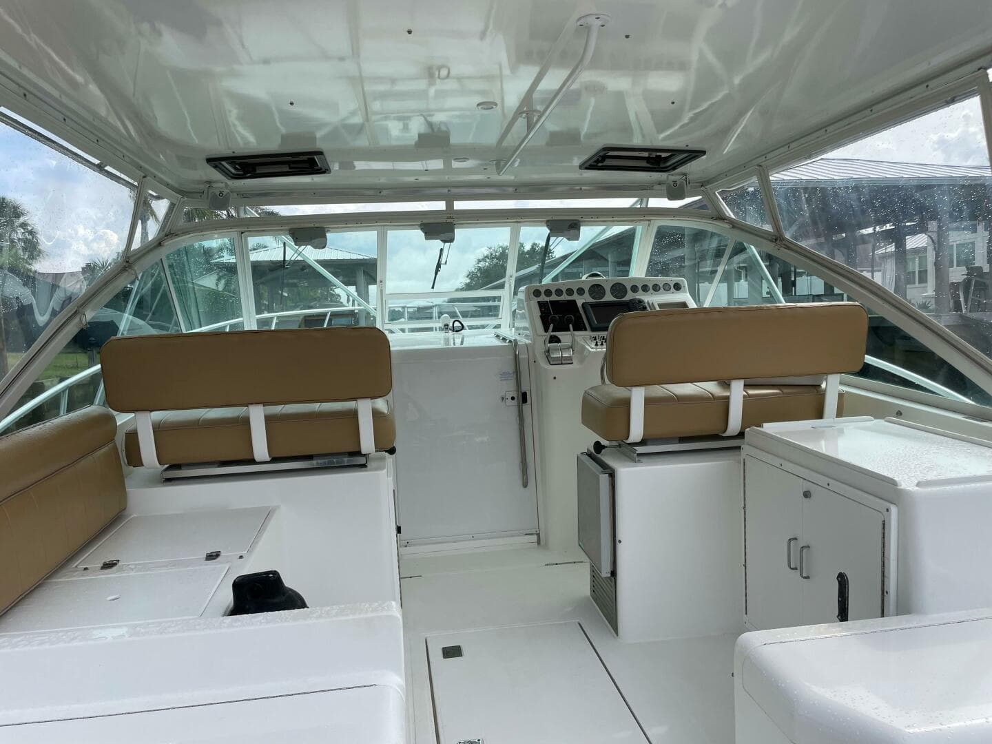 Cabo Express 35 - Reelistic - Upper Cockpit