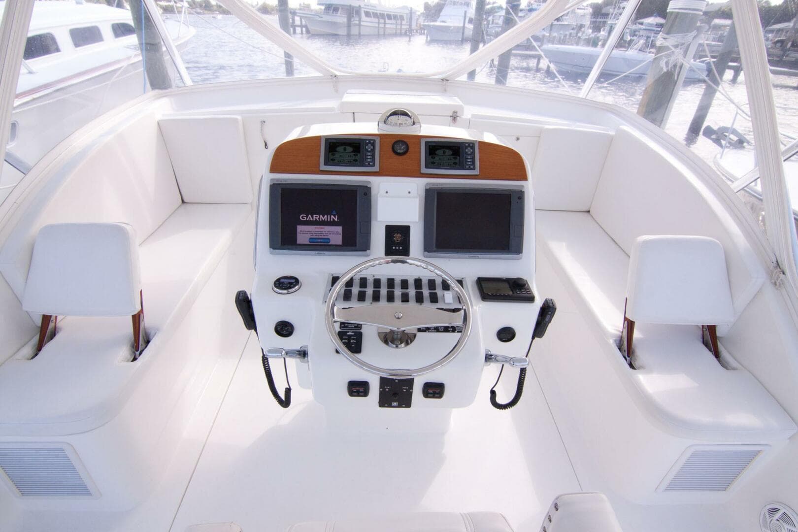 Out Island 38 Express-Helm