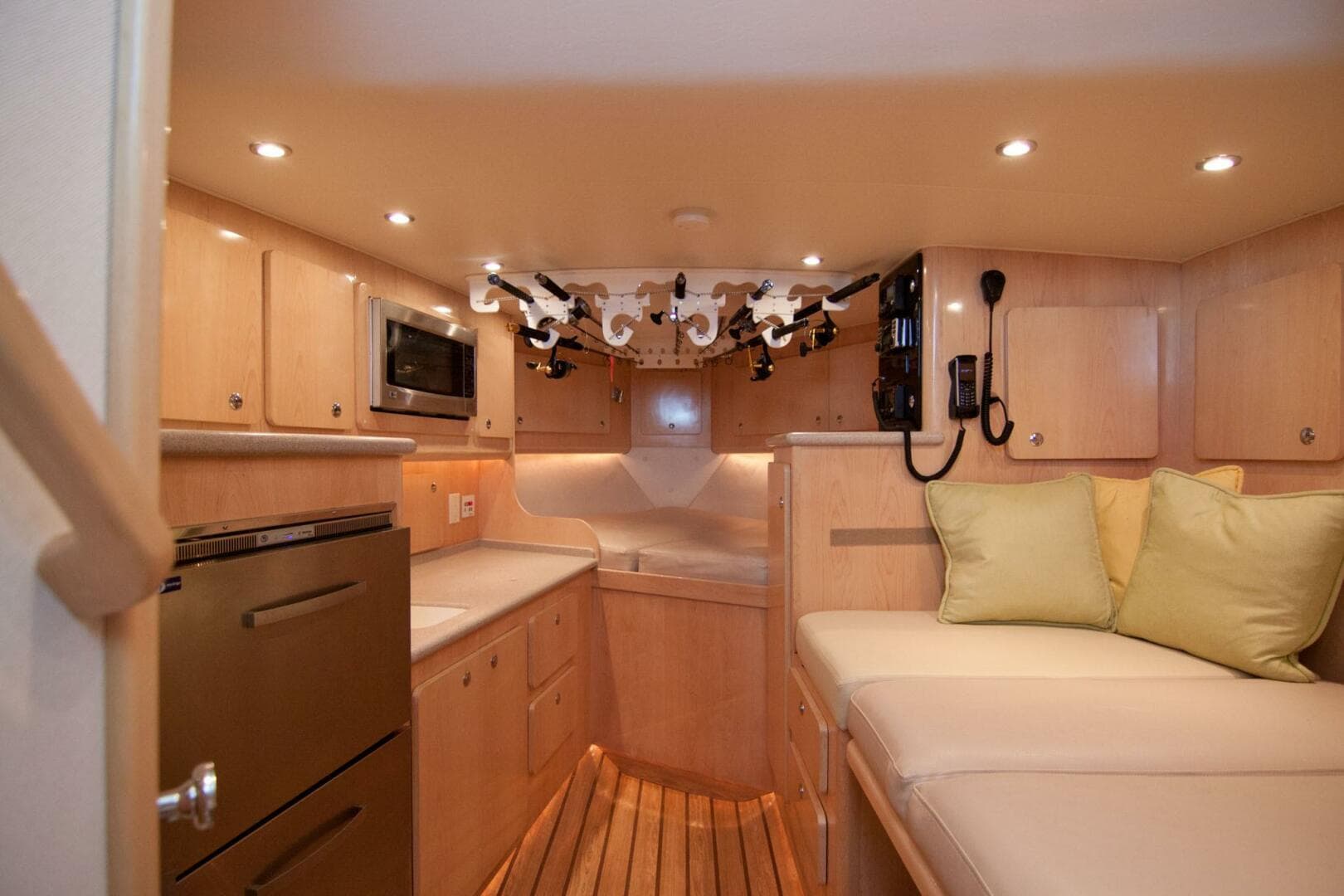 Out Island 38 Express-Cabin