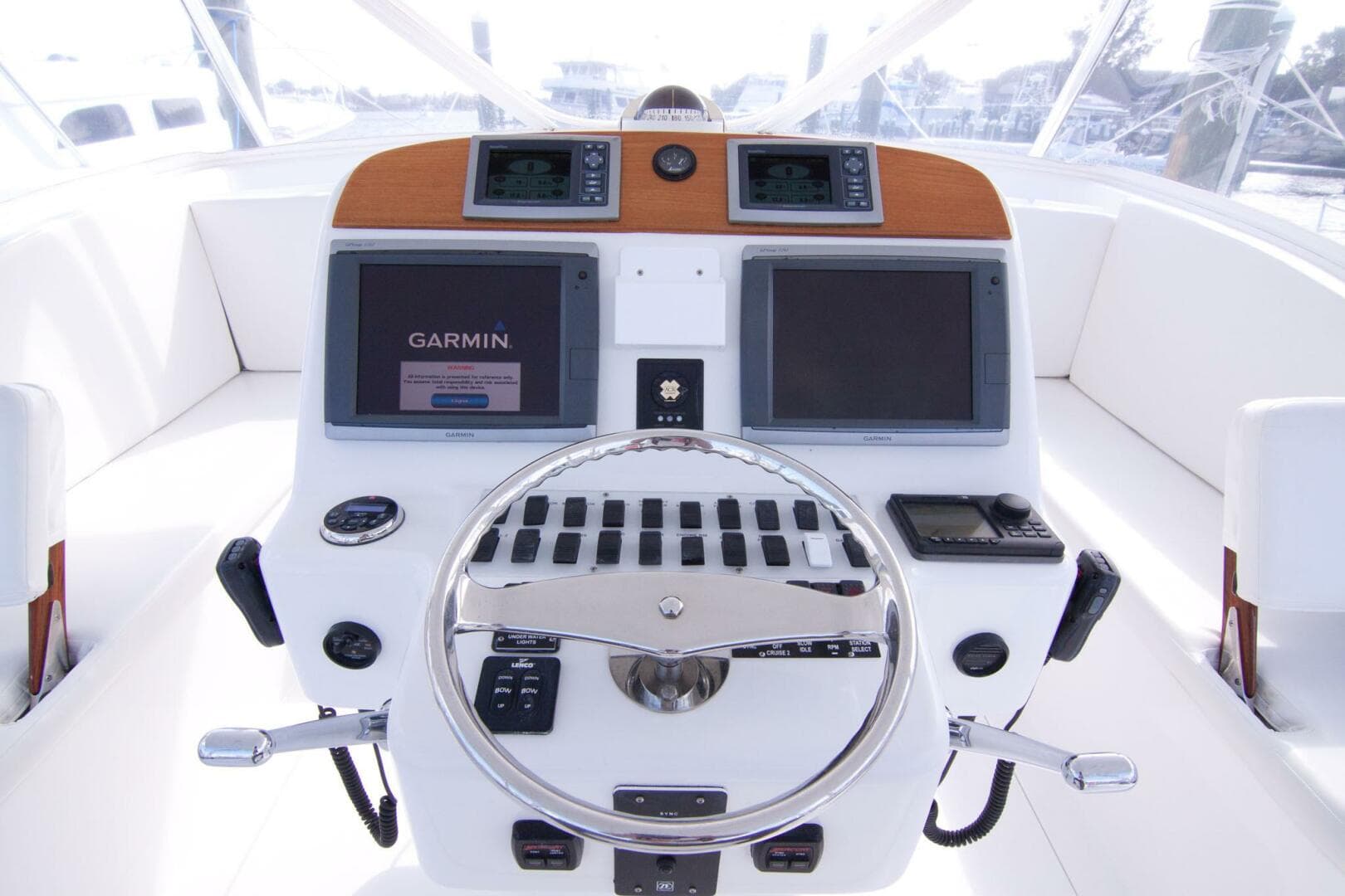 Out Island 38 Express-Helm