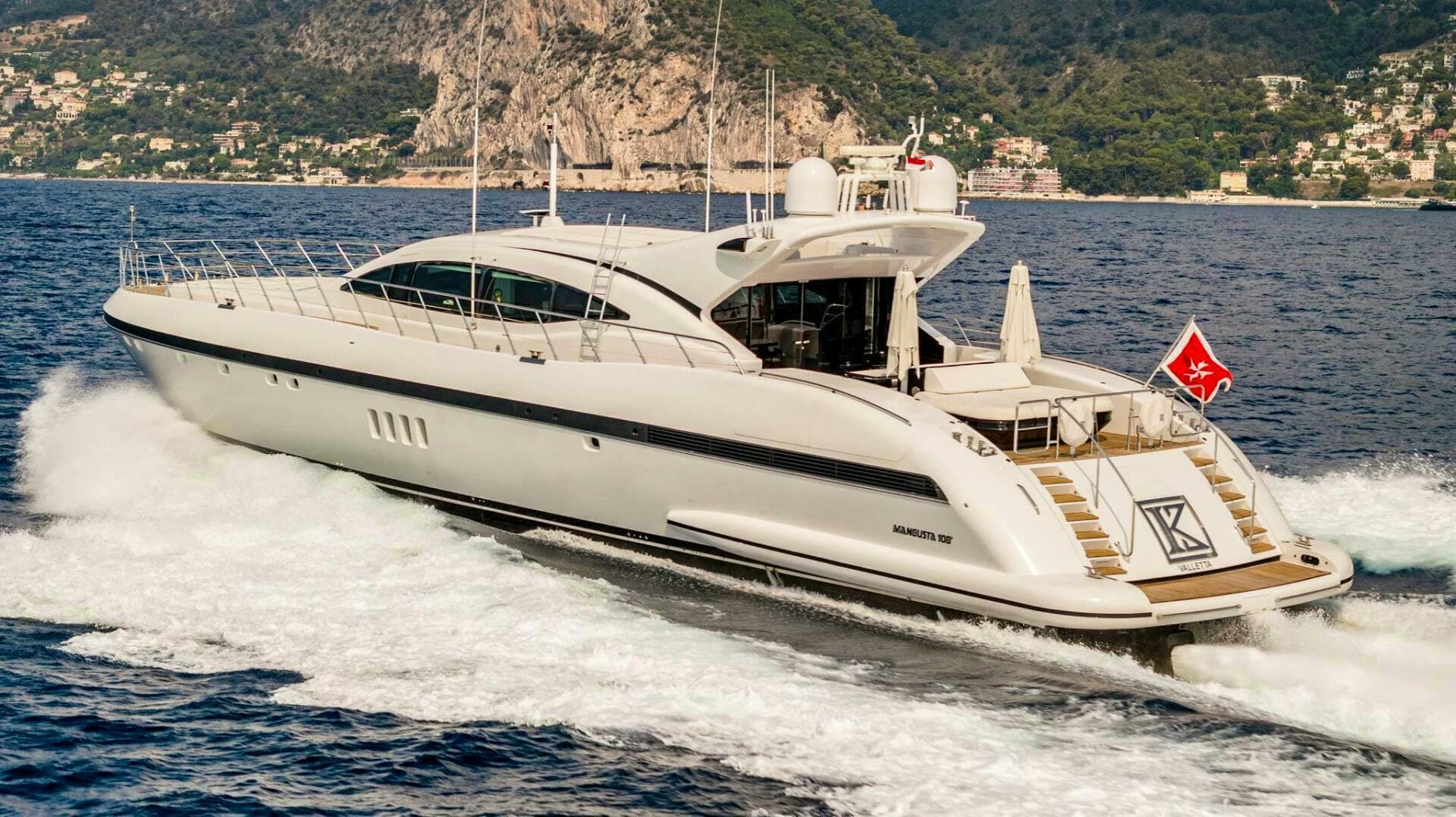 2013 Overmarine Mangusta 108