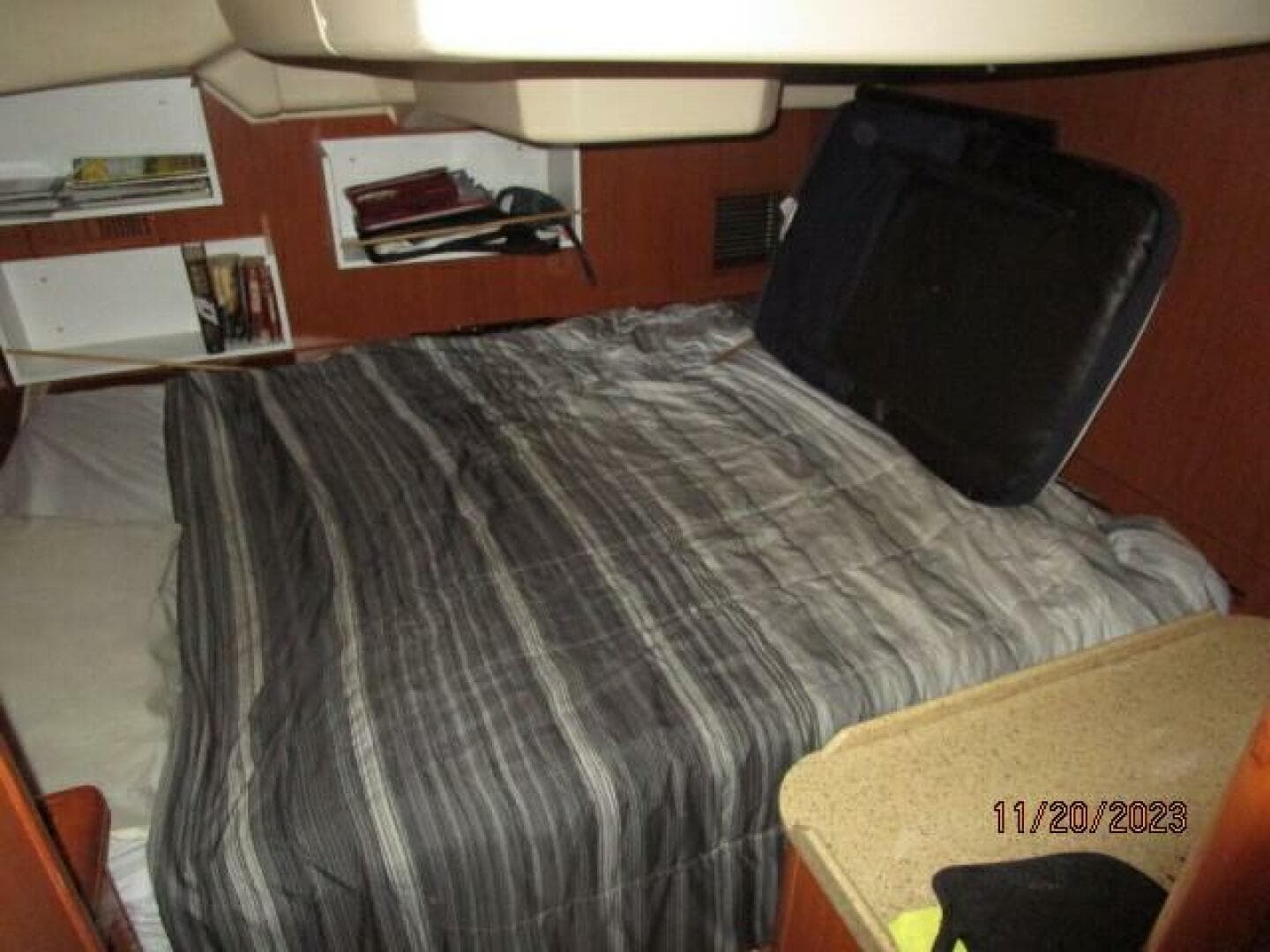 41' Hunter master stateroom1
