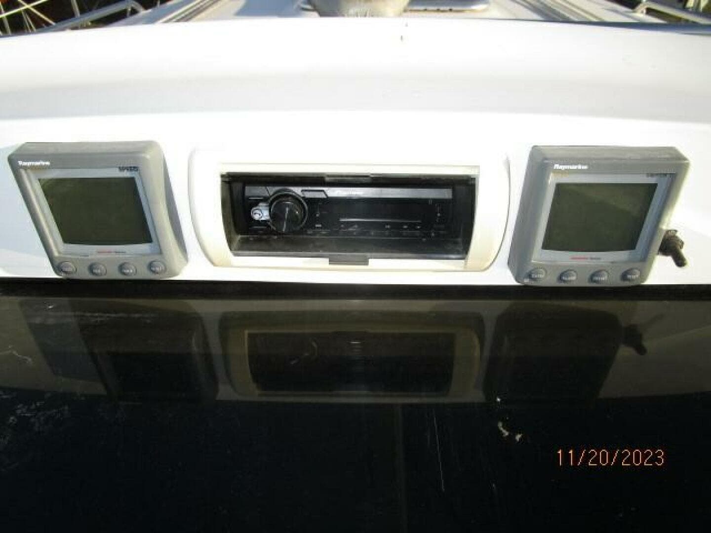 41' Hunter cockpit electronics