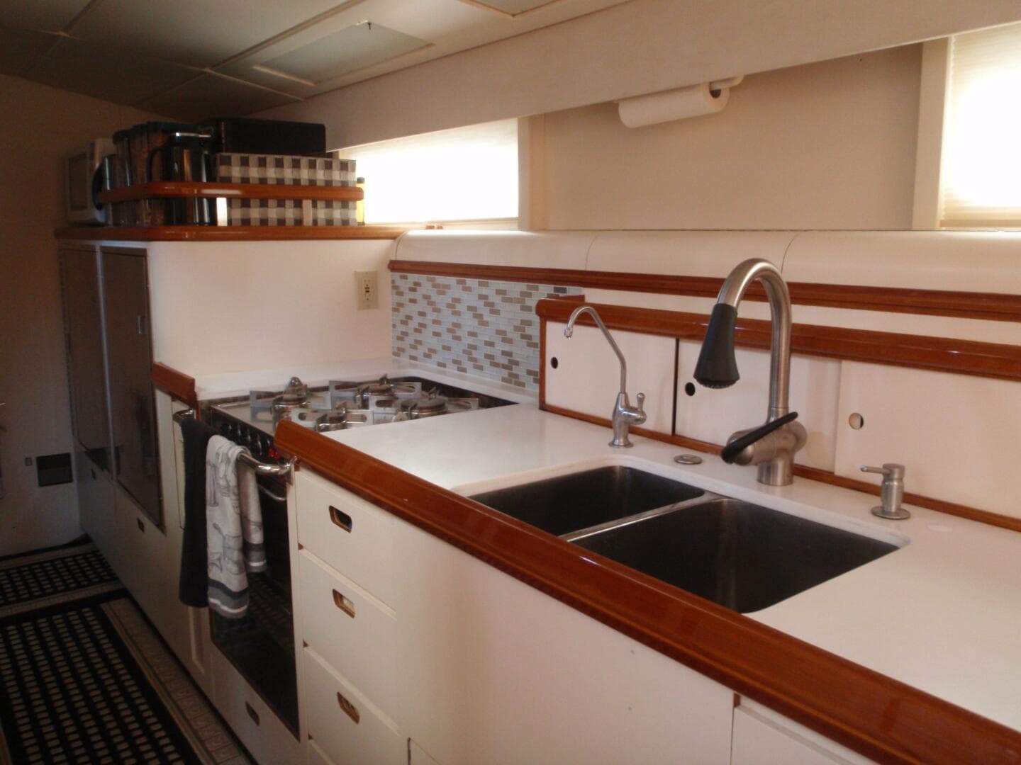1986 Deerfoot 74 Pilothouse