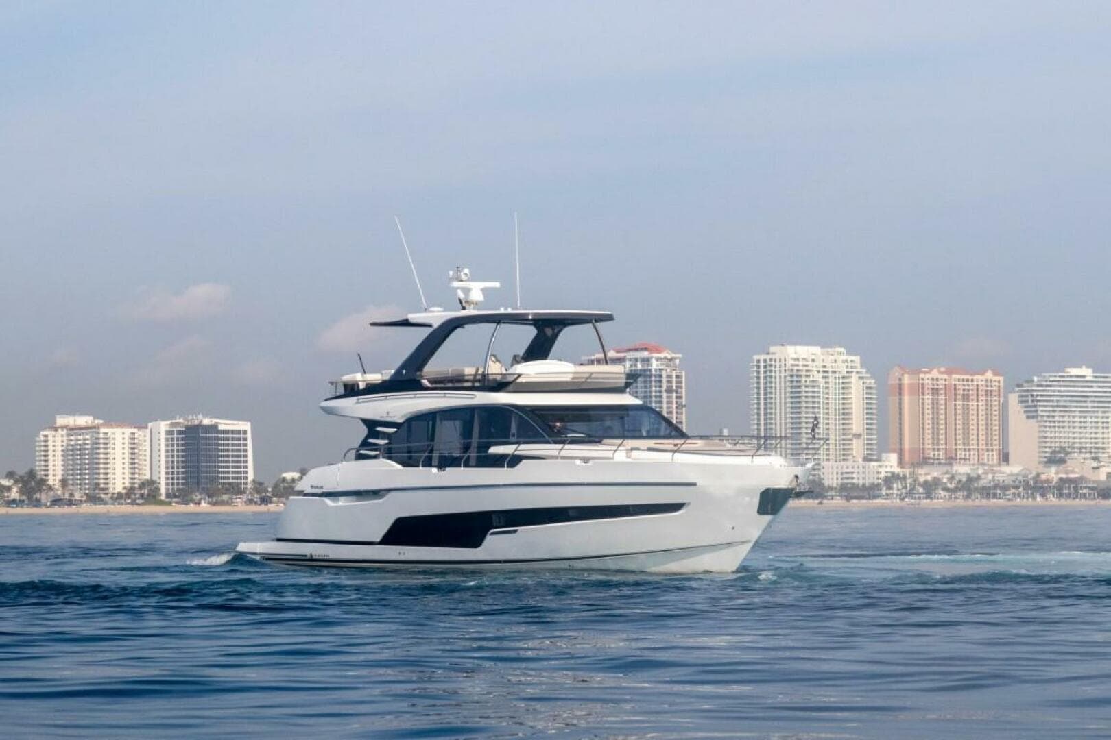 2024 Fairline Squadron 68