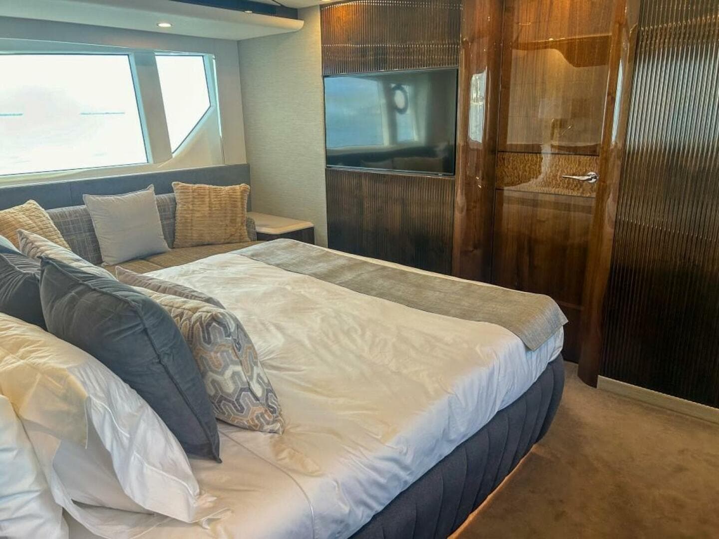 2024 Fairline Squadron 68