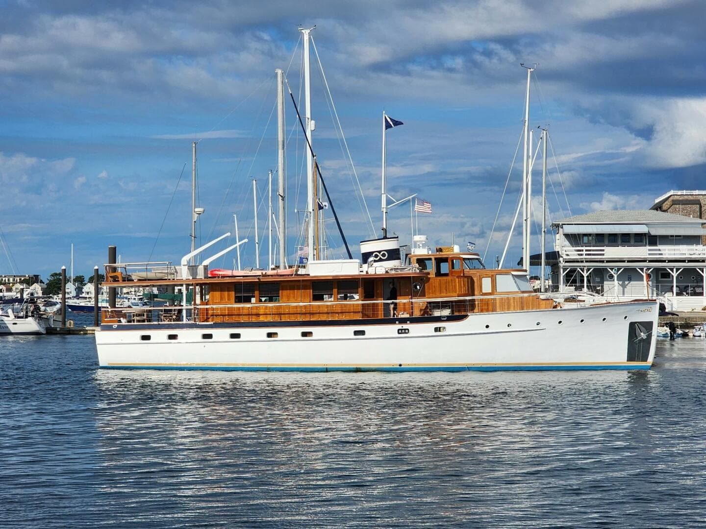 1947 Trumpy Raised Pilot House