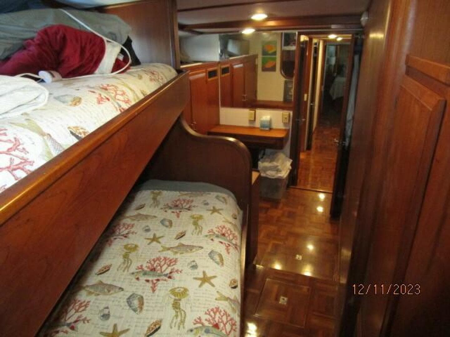 72' DeFever forward guest stateroom2