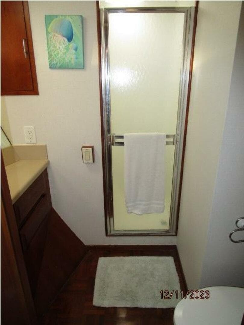 72' DeFever port forward guest stateroom head