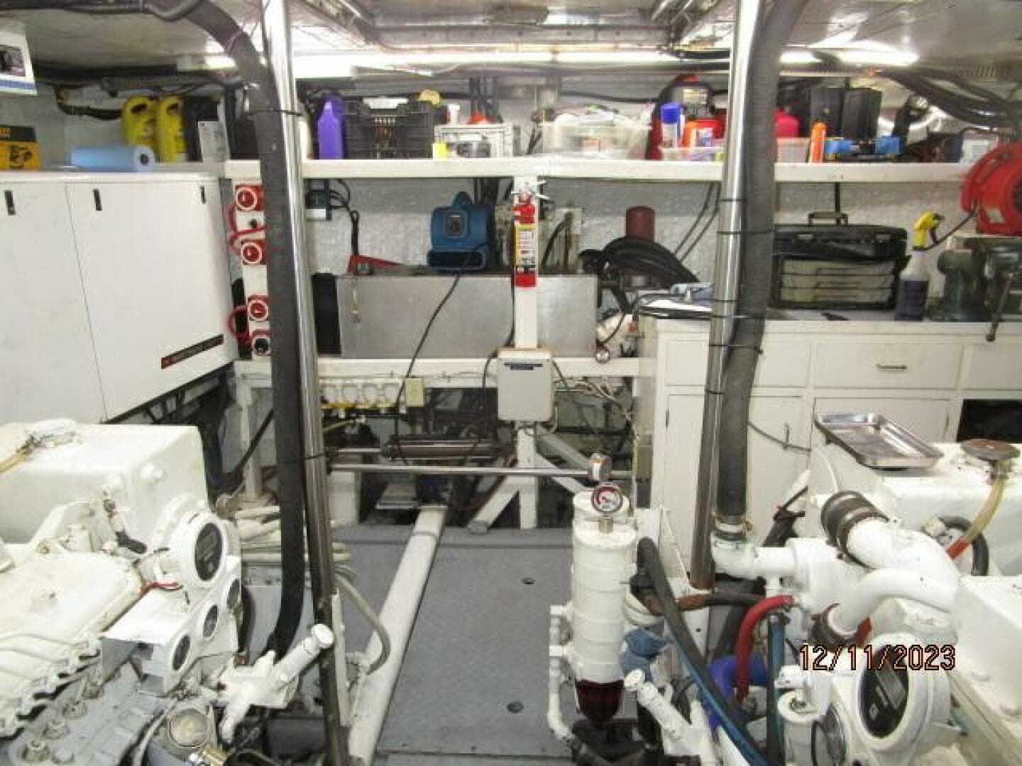 72' DeFever engine room aft