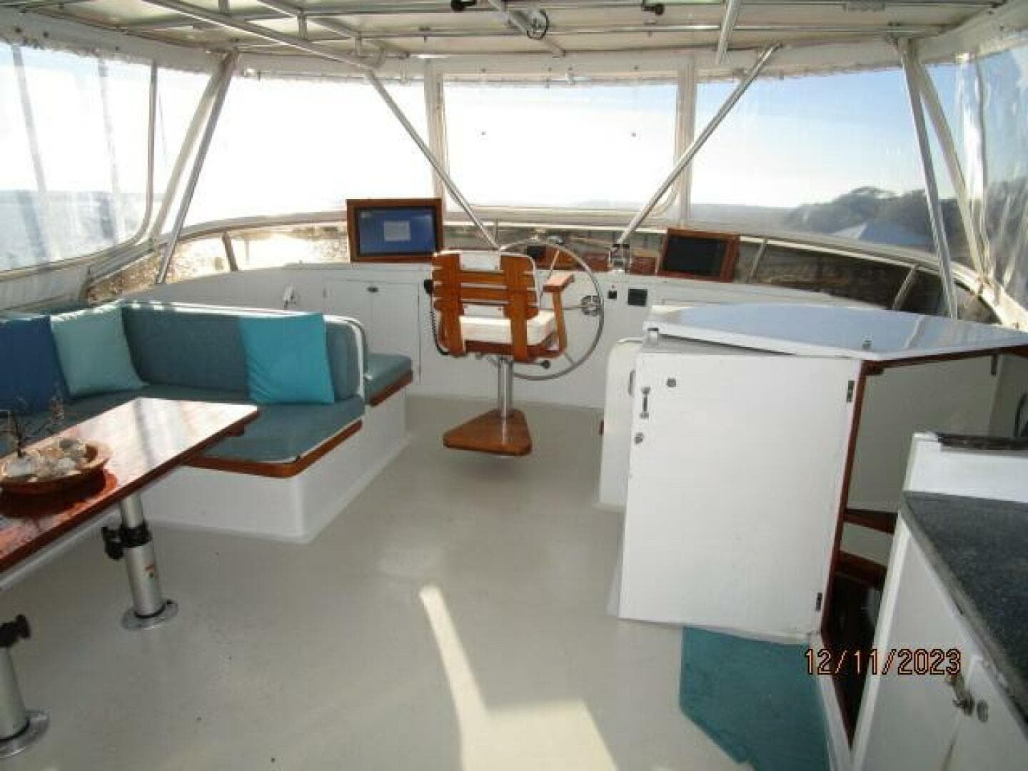 72' DeFever flybridge forward