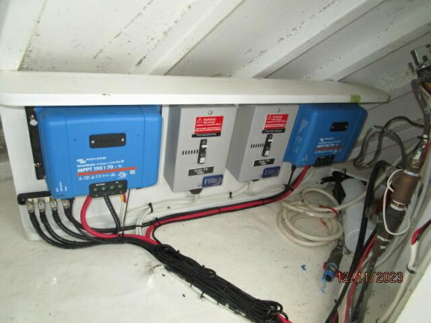 72' DeFever solar panel charge controllers