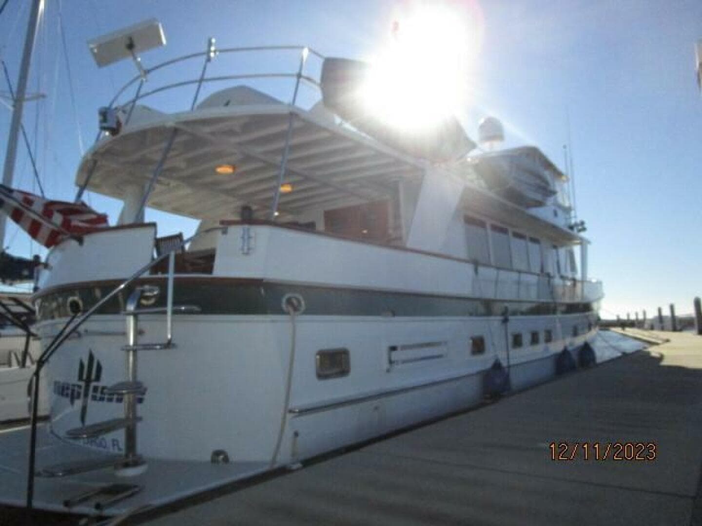 72' DeFever starboard aft profile