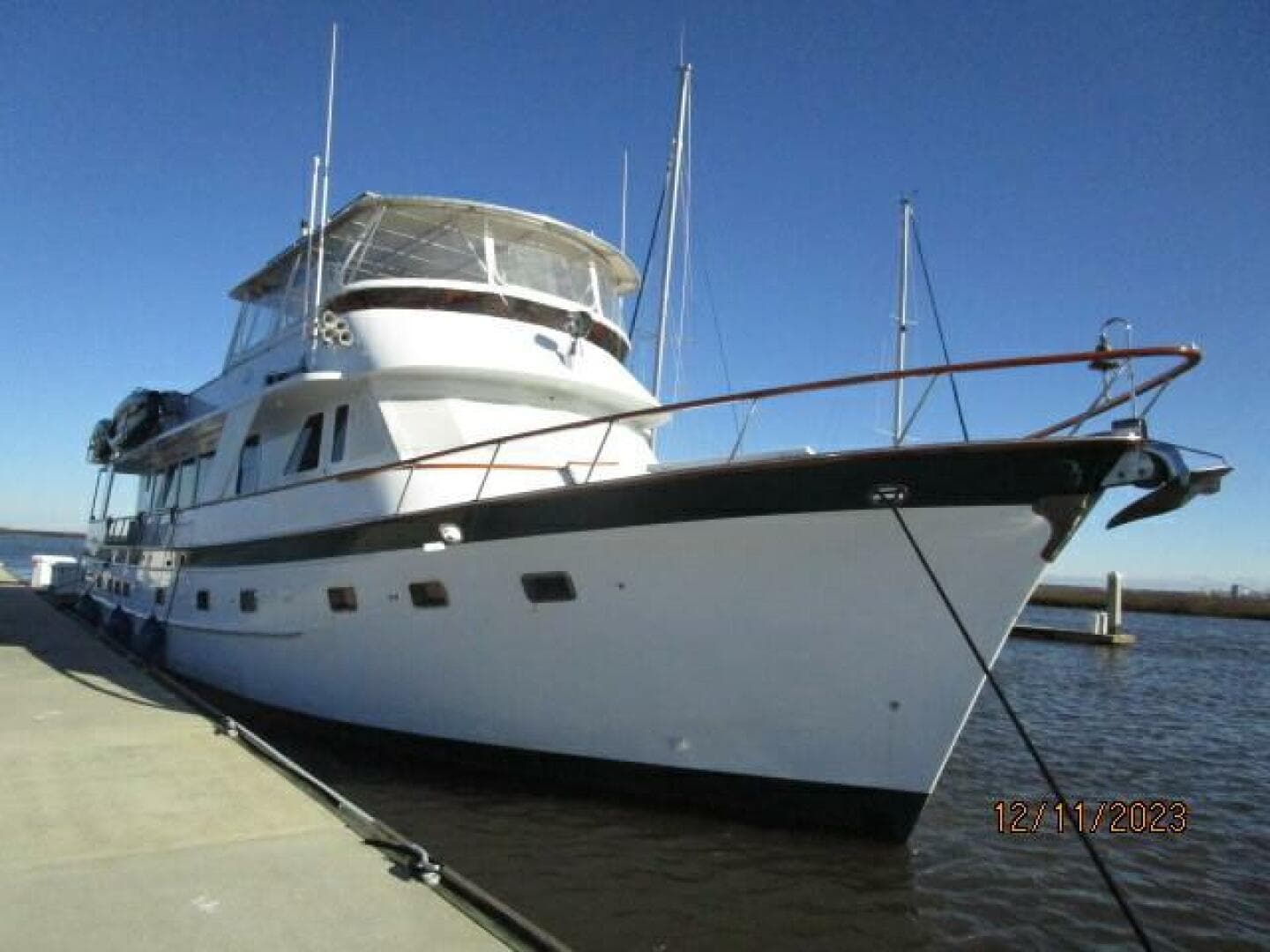 72' DeFever starboard forward profile