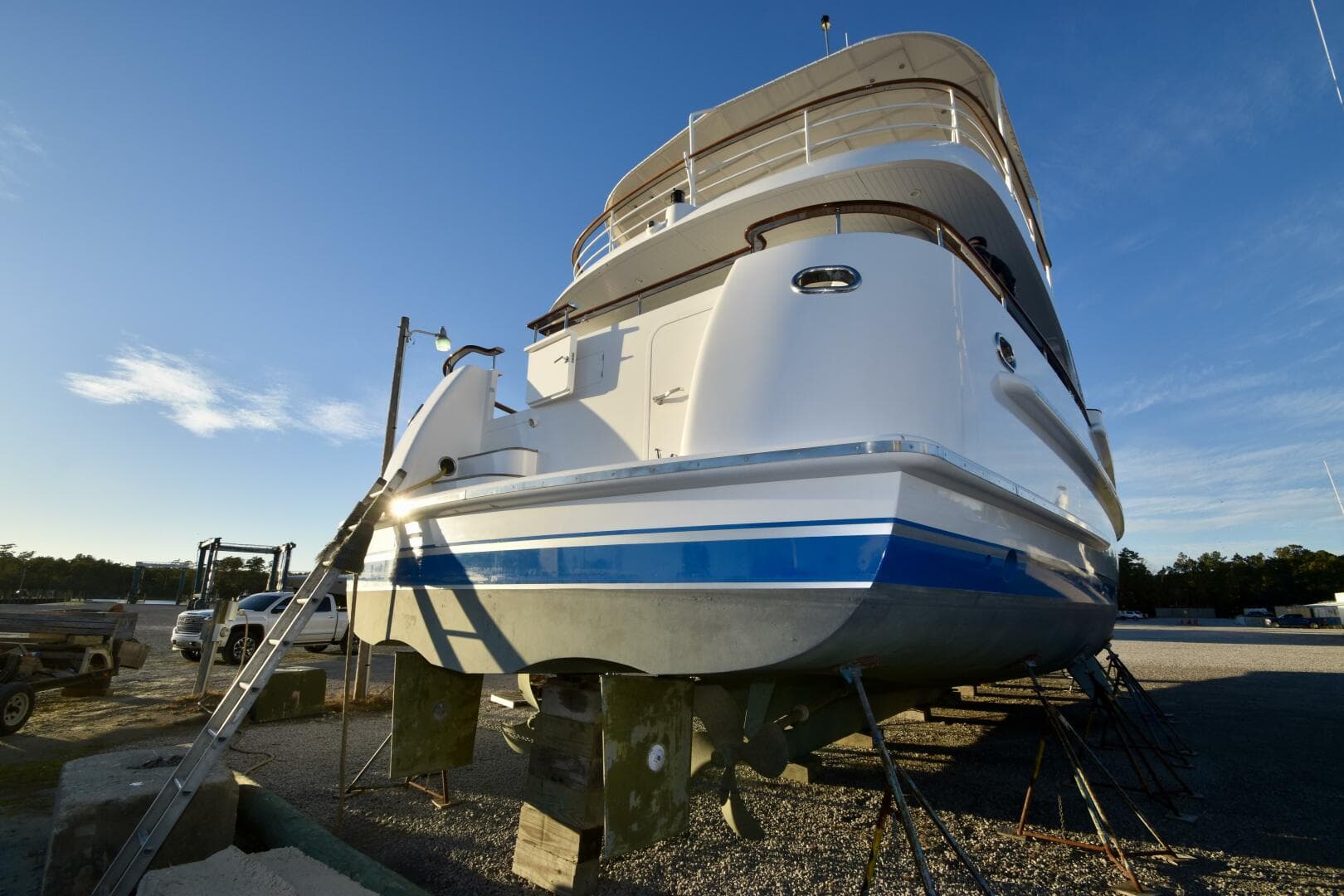 2006 Farmont 70 Expedition Yacht