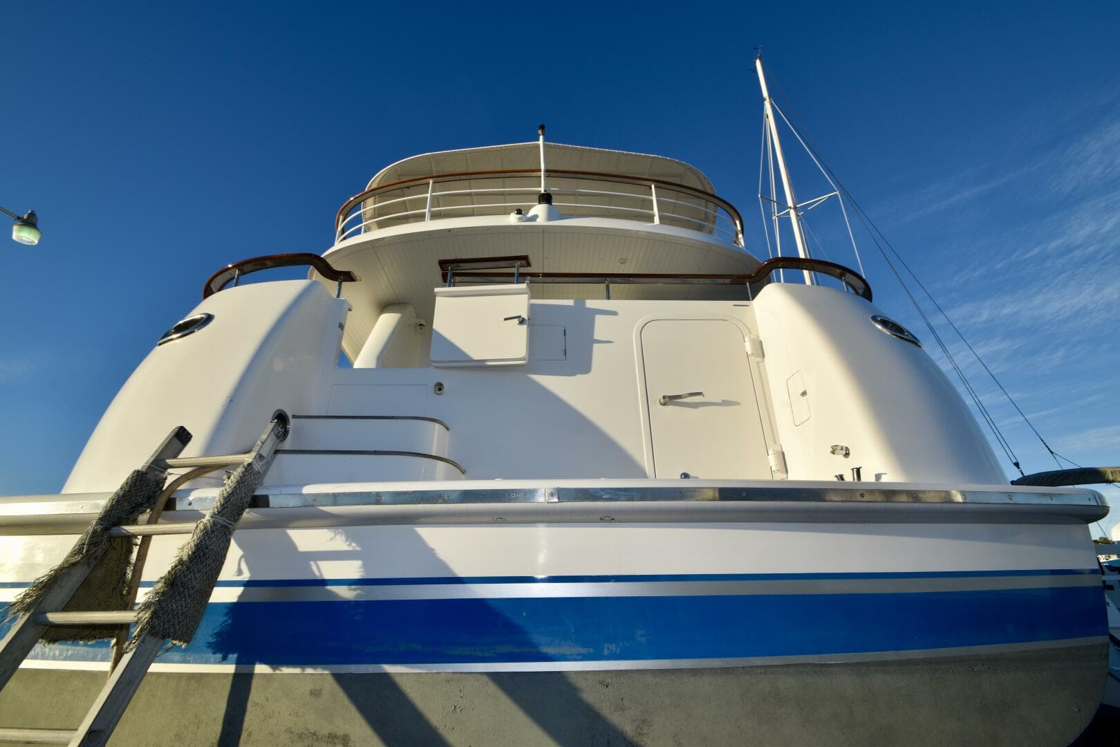 2006 Farmont 70 Expedition Yacht