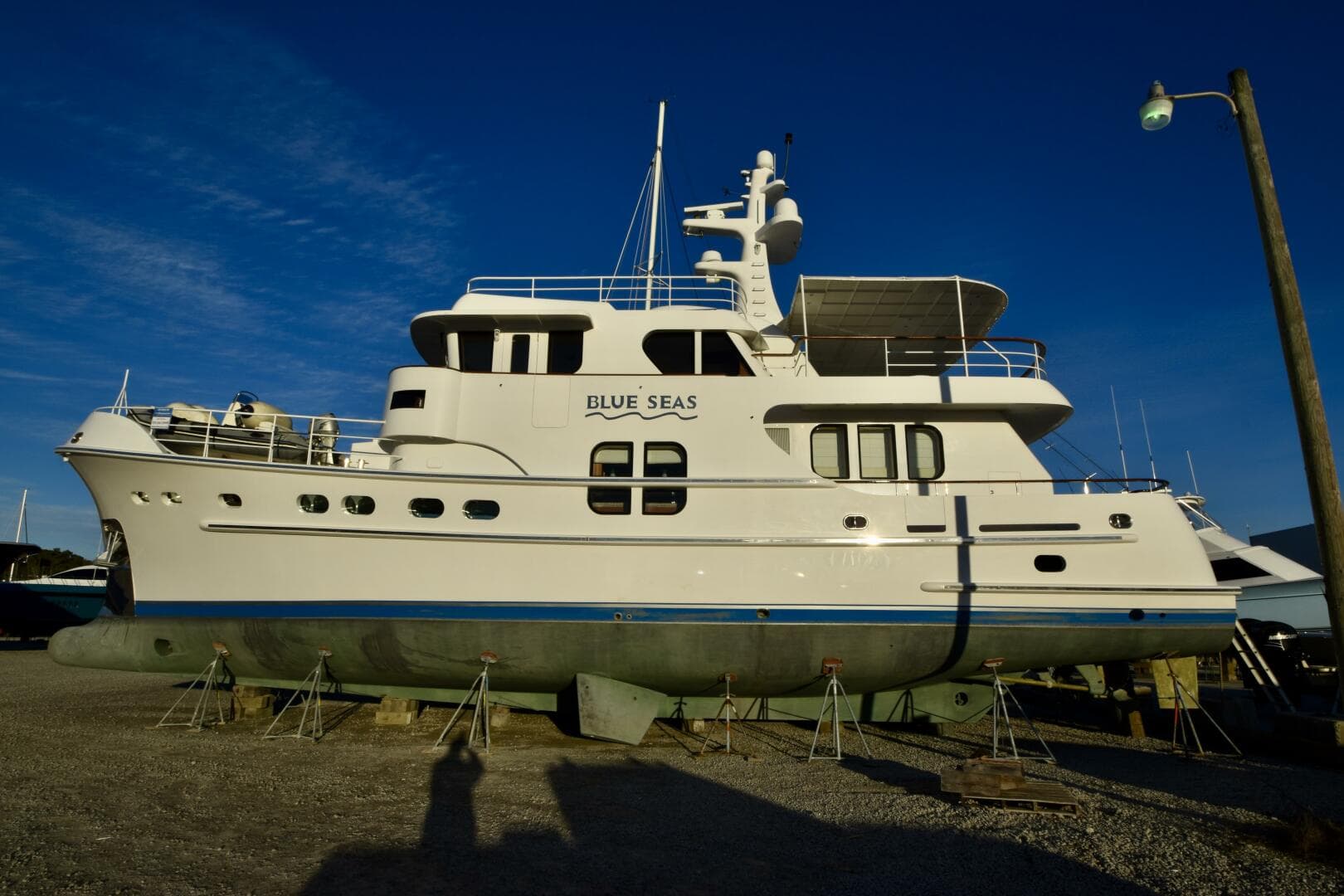 2006 Farmont 70 Expedition Yacht