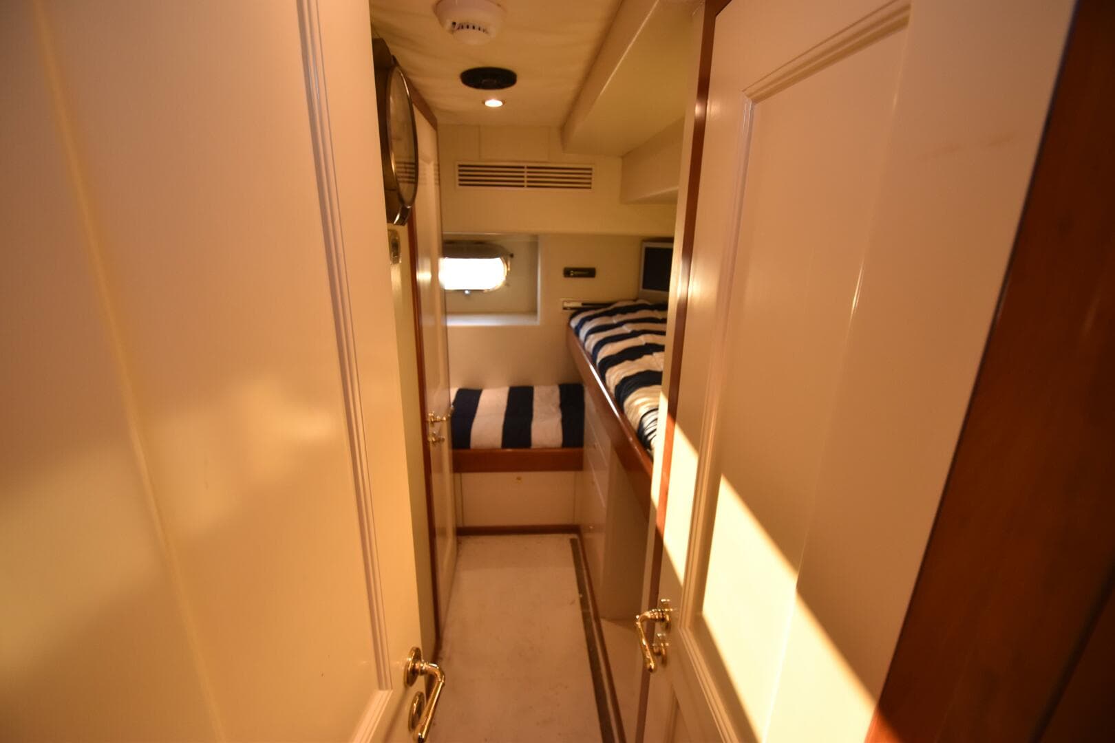 2006 Farmont 70 Expedition Yacht