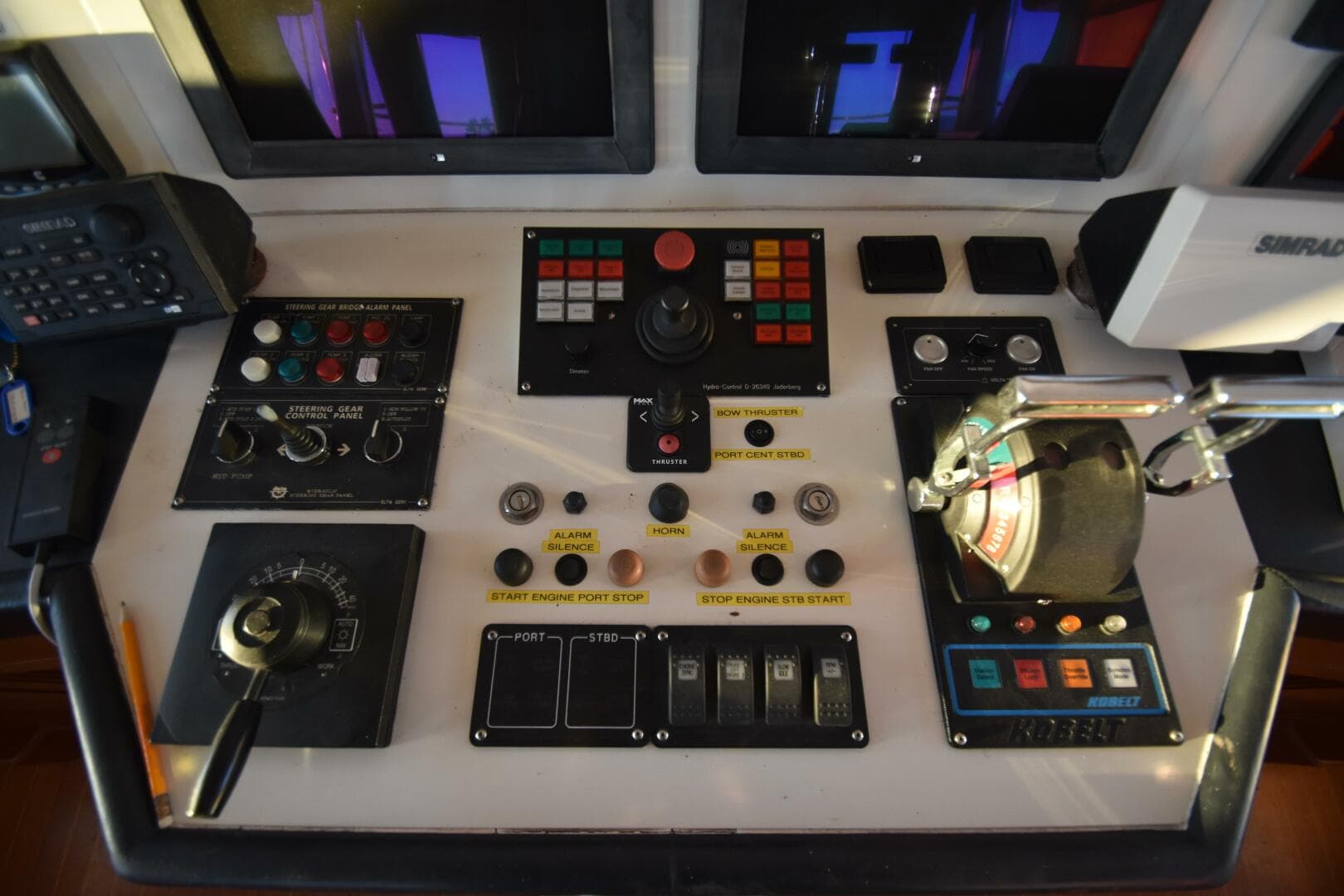 2006 Farmont 70 Expedition Yacht