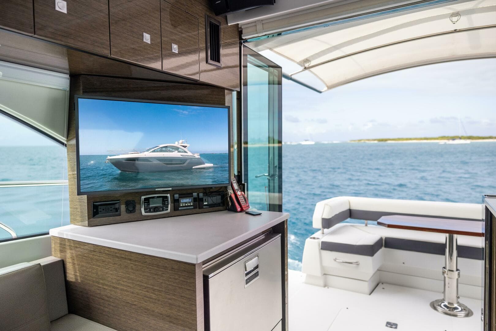 2019 Cruisers Yachts 50 Cantius