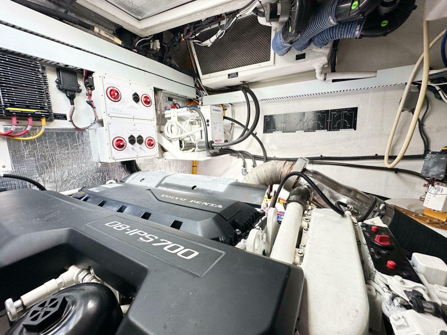 2019 Cruisers Yachts 50 Cantius