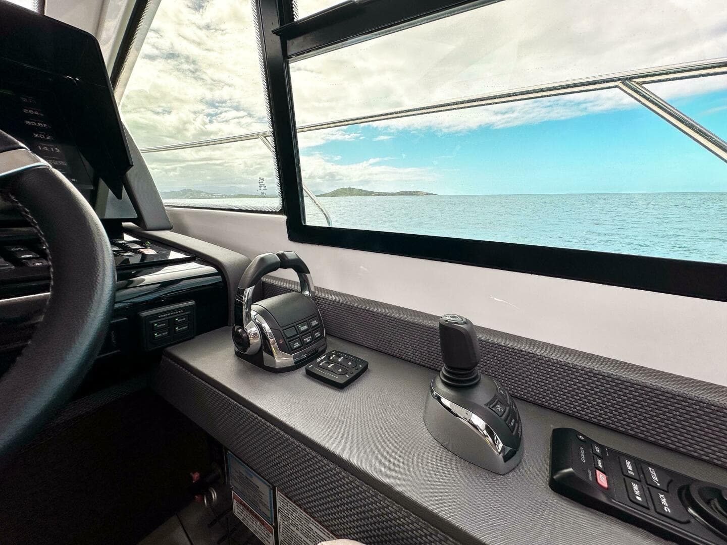 2019 Cruisers Yachts 50 Cantius