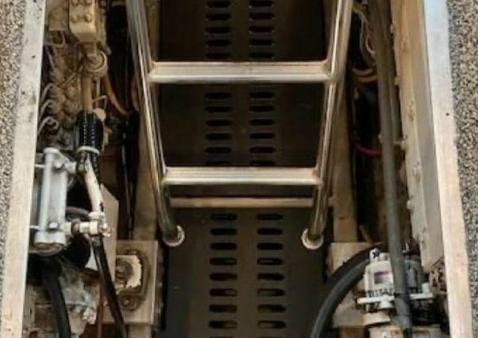 2001 Luhrs Convertible