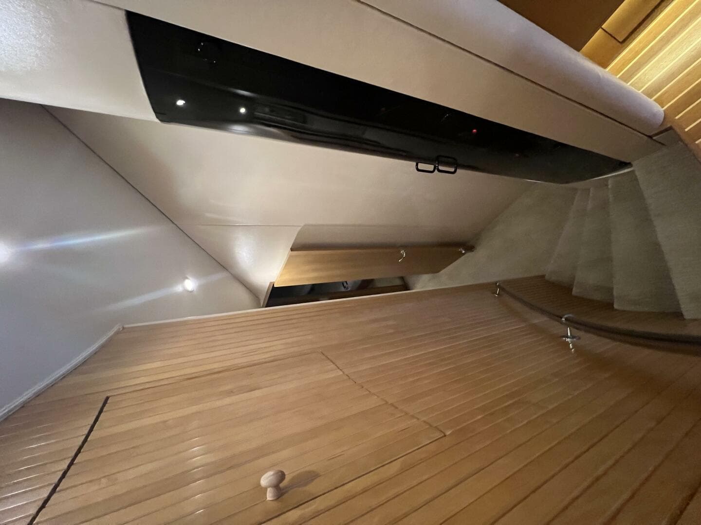 Hatteras SF Down Time - Companionway