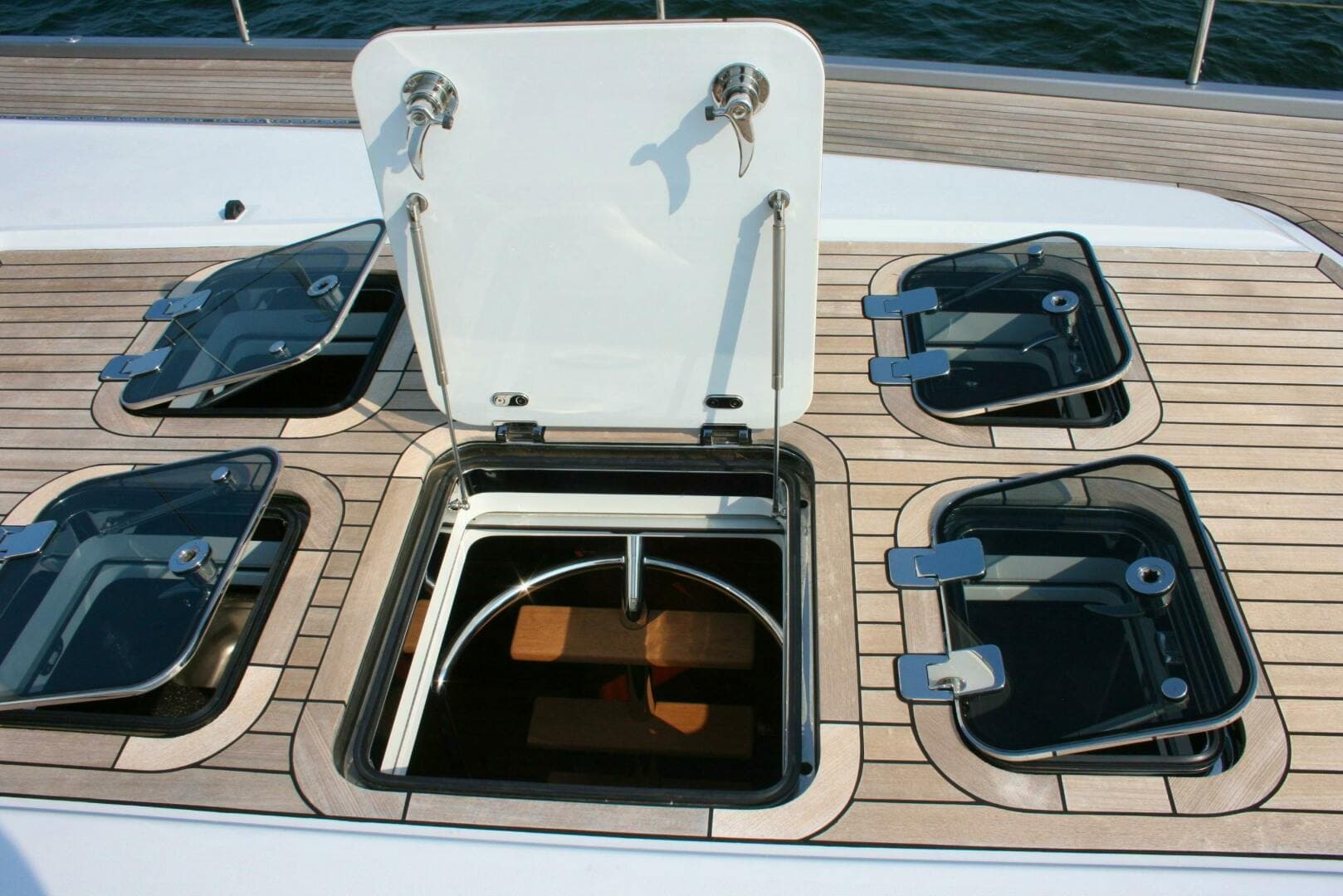 2011 Alia Yachts Warwick 82 LK